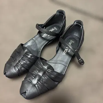 VITA NOVA 블랙 천연 가죽 샌들