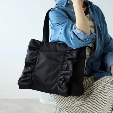 GUSCIO 나일론 프릴 토트백 A4