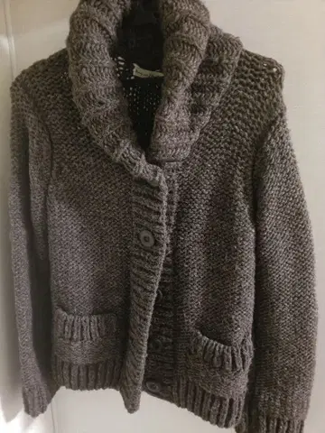 Audrey and John Wad 울 가디건