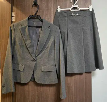 그레이 플레어 스커트 수트