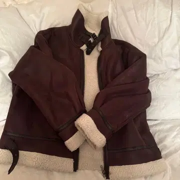 다크 브라운 무스탕 코트