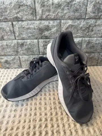 Reebok 그레이 러닝화