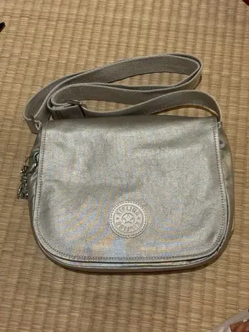 KIPLING 키플링 실버 숄더백