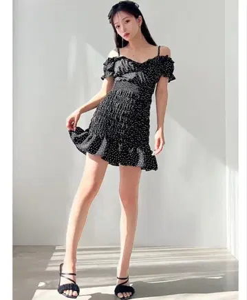 새상품급 RESEXXY 셔링 미니 원피스