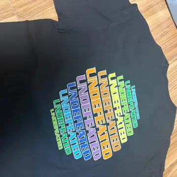 UNDEFEATED 컬러풀 T셔츠 블랙