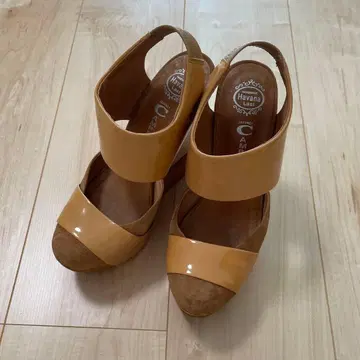 Jeffrey Campbell 베이지 하이힐 웨지솔