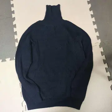 UNITED ARROWS beauty & youth 네이비 터틀넥