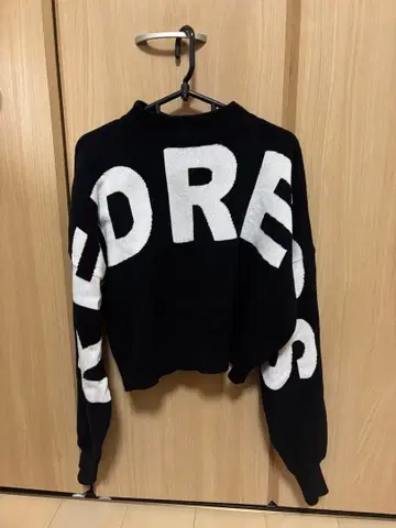 블랙 레터링 아크릴 스웨터 F