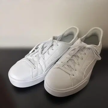 PUMA 화이트 스니커즈