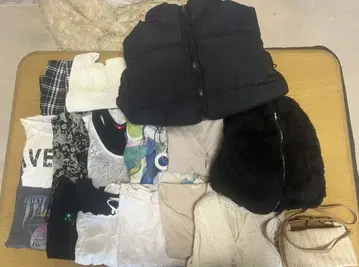 여성용 의류 M 사이즈 묶음 판매