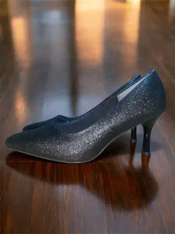 [ 새상품 ] 글리터 소재 스틸레토 하이힐 7cm 런닝 펌프스
