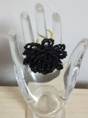 비즈 꽃 모티브 반지 블랙