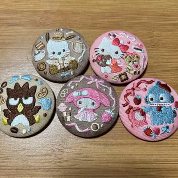 선착순 산리오 캐릭터즈 자수 캔뱃지