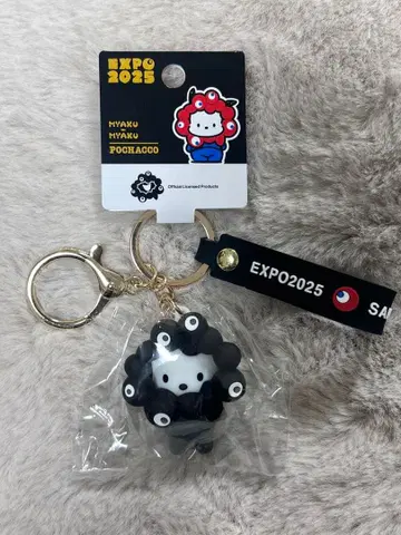 [ 포차코 ] 미야쿠미야쿠 x 산리오 입체마스코트 키링 블랙