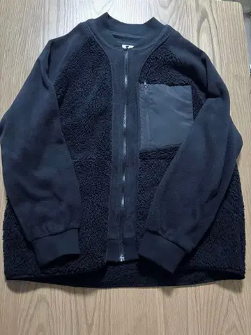 유니클로 화이트 마운티니어링 플리스 보아 자켓 XL 블랙