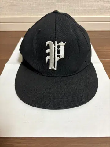 PHATANK 블랙 스냅백 캡