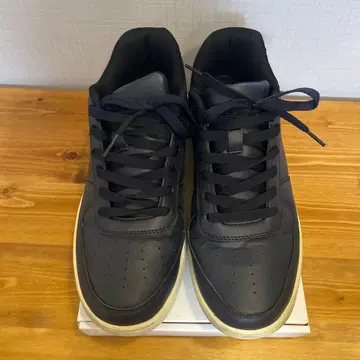 블랙 캐주얼 스니커즈