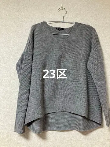 23구 V넥 스웨터