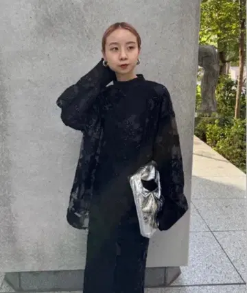 UND MOYA SPANGLE TOP 블랙