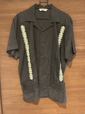 Backers 자수 반팔 셔츠 다크 그레이