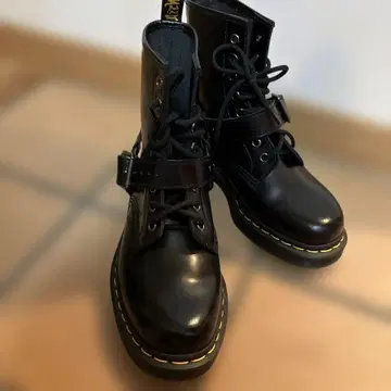 닥터마틴 블랙 숏부츠