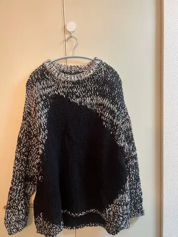 YOKE 라운드넥 니트 스웨터