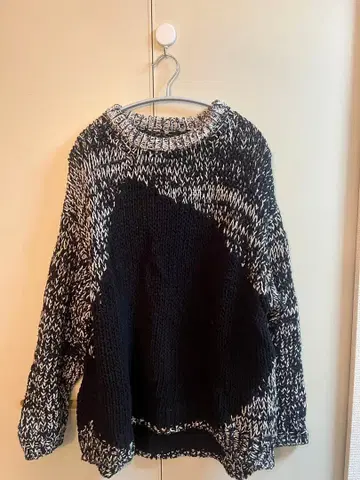 YOKE 라운드넥 니트 스웨터