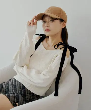 어깨 리본 오프숄더 리브 니트