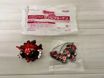 Nintendo 원시 그란돈 피규어와 러버 스트랩