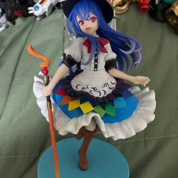 컬러풀 드레스의 피규어