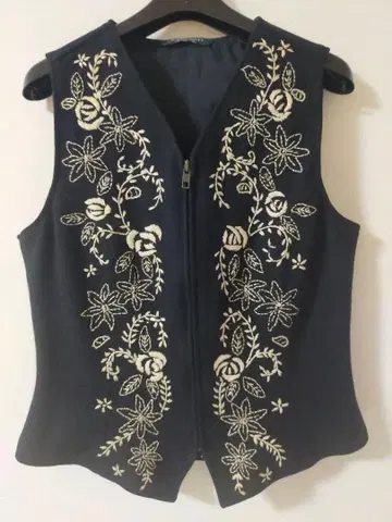 로라 애슐리 빈티지 블랙 꽃무늬 자수 베스트