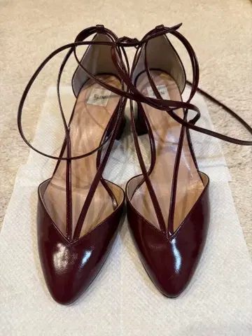 ELIN 버건디 스트랩 하이힐