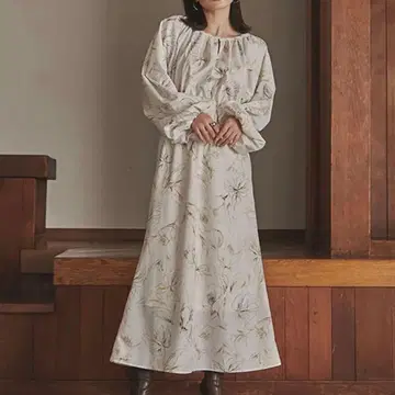 어뉴앙스 라인 플라워 세미 플레어 원피스 아이보리 롱 꽃무늬