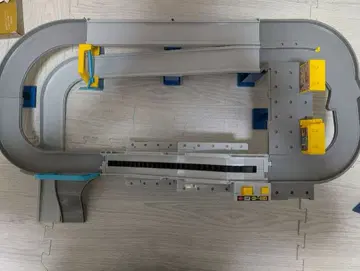 토미카 고속도로