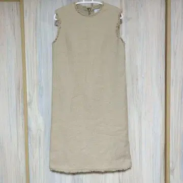 UMA ESTNATION 베이지 슬리브리스 무릎 기장 원피스