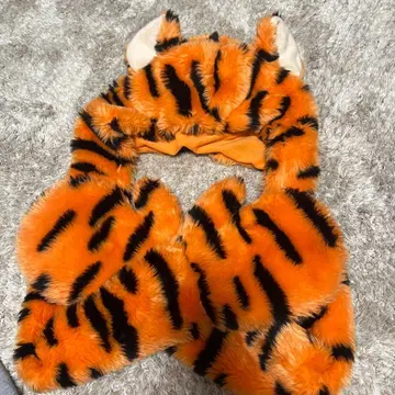 호랑이 귀 달린 퍼 모자