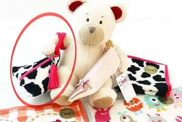 러브리 바이 페이러 홀슈타인 삼각형 파우치 참 소 패턴