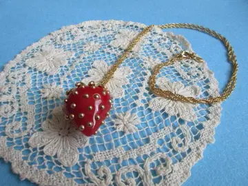 케네스 제이 레인 딸기 목걸이