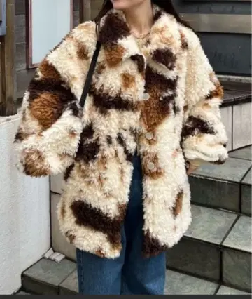 Kastane COW 컬 샤기 코트