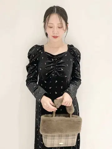 LILYBROWN 릴리 브라운 자수 벨로아 원피스