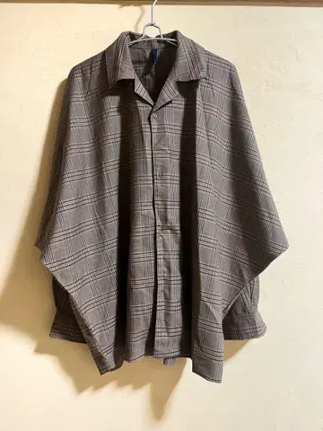 브라운 체크 무늬 긴팔 셔츠