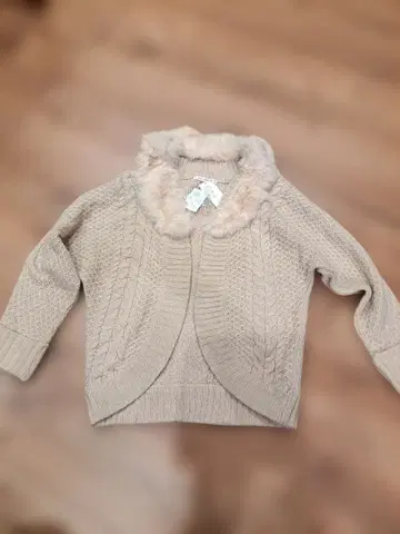 미사용 새상품 퍼 포함 베이지 니트 가디건 38 M