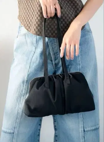 [ ungrid ] 개더 디자인 핸드백