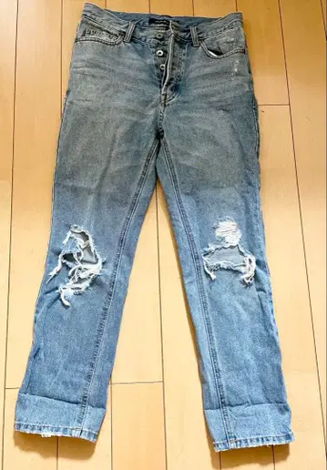 라이트 블루 데미지 데님 팬츠