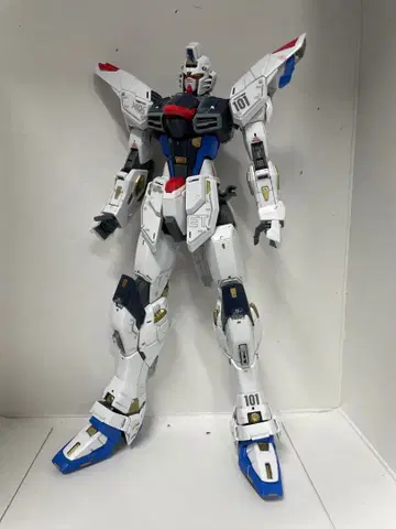 MG 프리덤 건담 Ver.2 중도 완성품