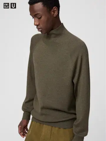 유니클로 U 하이넥 스웨터