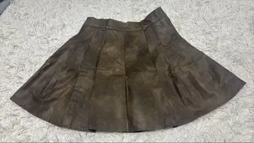 브라운 플리츠 스커트 가죽