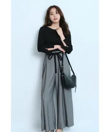 저스길리티 스웨이드 체인 벨트 플레어 팬츠