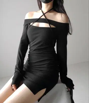 me+emselect 크로스 스트랩 리본 컷 아웃 오프숄더 미니 원피스