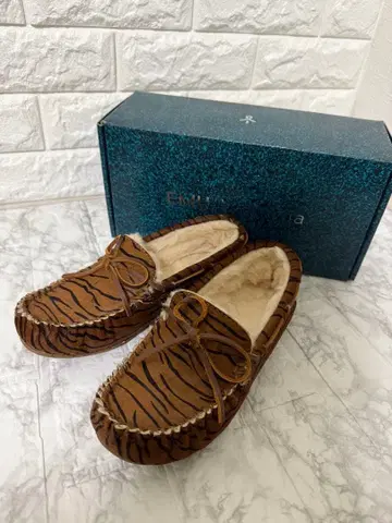 컨디션 최상 EMU 에뮤 타이거 패턴 브라운 모카신 24cm 박스 포함